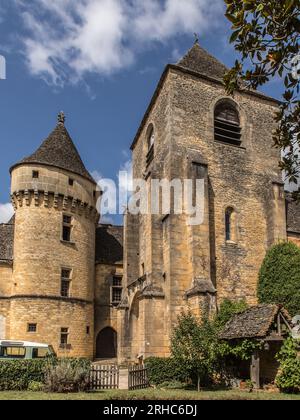 Eglise Notre-Dame-de-l'Assomption et château Stockfoto