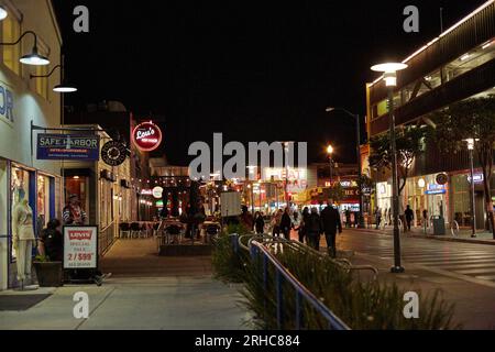 San Francisco, Kalifornien, USA. 6. November 2015. In Fisherman's Wharf, Straßenrestaurant für Lou's Fish Shack, POMPEJI's Grotto und ein Wandschild mit der Aufschrift „EAT CRAB“ (Kreditbild: © Ian L. SITREN/ZUMA Press Wire), NUR REDAKTIONELLE VERWENDUNG! Nicht für den kommerziellen GEBRAUCH! Stockfoto