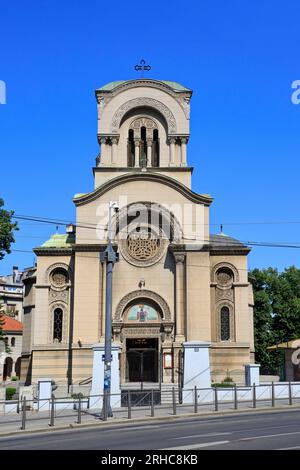 Der Haupteingang zur serbisch-orthodoxen Kirche des Heiligen Alexander Newski in Belgrad, Serbien Stockfoto