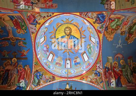Die Decke der serbisch-orthodoxen Kirche St. Alexander Newski in Belgrad Stockfoto