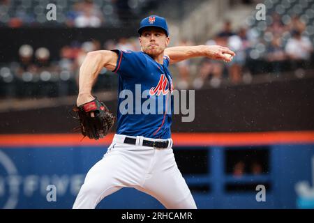 12. August 2023; New York City, New York, New York Mets Relief Pitcher Josh Walker (91) liefert das Pitch an den gegnerischen Atlanta Braves Batter. (Ariel Fox/Bild Stockfoto