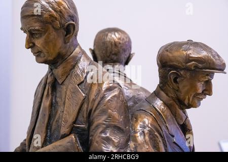 Mayo-Vorfahren Bronzeskulptur mit William W. Mayo, William J. Mayo und Charles H. Mayo an der Mayo Clinic in Jacksonville, Florida. (USA) Stockfoto