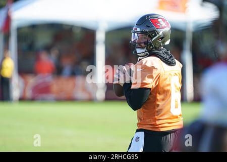 Tampa, Florida, USA, 14. August 2023, Tampa Bay Buccaneers Quarterback Baker Mayfield #6 während eines Trainingscamps im Advent Health Training Center. ( Stockfoto