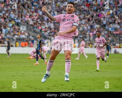 Chester, Pennsylvania, USA. 15. Aug. 2023. 15. August 2023, Chester PA, USA:Inter Miami CF-Spieler LIONEL MESSI (10) feiert nach einem Tor während des Halbfinalspiels des League Cup im Subaru Park Credit Image: © Ricky Fitchett via ZUMA Wire (Credit Image: © Ricky Fitchett/ZUMA Press Wire) REDAKTIONELLE VERWENDUNG! Nicht für den kommerziellen GEBRAUCH! Stockfoto