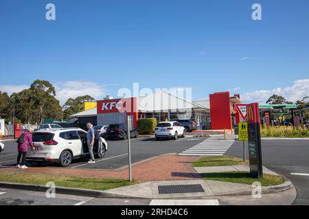 Australien Port Macquarie Service-Raststätte neben dem Pacific Highway mit Kentucky Fried Chicken KFC und BP Tankstopp, NSW, Australien Stockfoto