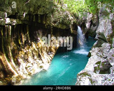 Die großen Wasserfälle der Soca-Schlucht im Trenta-Tal in Slowenien Stockfoto