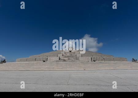 Das Militärdenkmal von Monte Grappa ist das größte italienische Militärossuar des Ersten Weltkriegs. Stockfoto