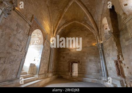 ANDRIA, ITALIEN, JULI 8. 2022 - Innere Castel del Monte, erbaut in achteckiger Form von Frederick II. Im 13. Jahrhundert in Apulien, Provinz Andria, A. Stockfoto