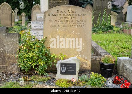 Jesmond, Newcastle Upon Tyne, Großbritannien. August 16. 2023. Grab von Eileen O' Shaughnessy Blair, Schriftsteller und Ehefrau von Eric Blair alias George Orwell. Das neue Pinguin-Buch „Wifedom“ von Anna Funder, veröffentlicht am 17. August 2023, enthüllt ihre Geschichte und wie sie die Arbeit und das Leben ihres berühmten Mannes geprägt hat. Kredit: Hazel Plater/Alamy Live News Stockfoto