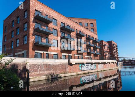 Durch die neue Wohnbauerschließung von Galliard Apsley am Soho Loop auf der Birmingham Canal Old Line entstehen 750 neue Häuser in Ladywood, Birmingham Stockfoto