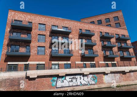 Durch die neue Wohnbauerschließung von Galliard Apsley am Soho Loop auf der Birmingham Canal Old Line entstehen 750 neue Häuser in Ladywood, Birmingham Stockfoto