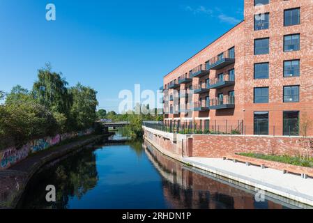 Durch die neue Wohnbauerschließung von Galliard Apsley am Soho Loop auf der Birmingham Canal Old Line entstehen 750 neue Häuser in Ladywood, Birmingham Stockfoto