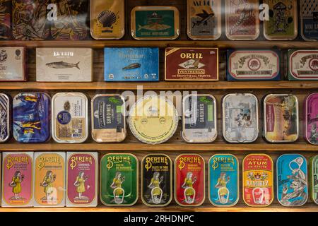 Auswahl an Fischfenstern aus der Dose Sete, Herault, Occitanie, Frankreich Stockfoto