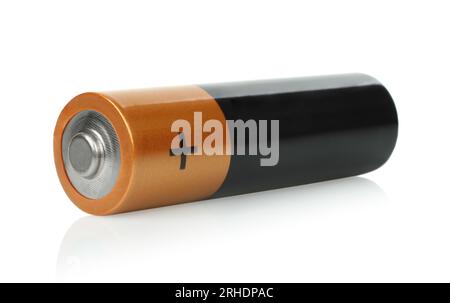 Alkaline-Batterie AA, isoliert auf weißem Hintergrund, Nahaufnahme Stockfoto