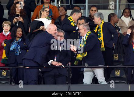 FIFA-Präsident Gianni Infantino und australischer Premierminister Anthony Albanese auf den Tribünen während des Halbfinalspiels der FIFA Women's World Cup im Stadium Australia, Sydney. Bilddatum: Mittwoch, 16. August 2023. Stockfoto