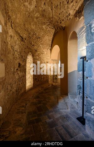 Ambulatorium der Apsis der Kirche Sant Pere de Rodes (Alt Empordà, Girona, Katalonien, Spanien) ESP: Deambulatorio del ábside de Sant Pere de Rodes Stockfoto