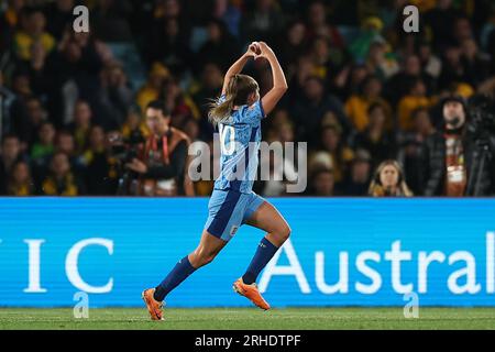 Ella Toone #10 aus England feiert ihr Ziel, es beim Halbfinalspiel der FIFA Women's World Cup 2023 im Stadium Australia, Sydney, Australien, 16. August 2023 (Foto von Patrick Hoelscher/News Images) am 8./16. August 2023 in Sydney, Australien, auf 0-1 zu schaffen. (Foto: Patrick Hoelscher/News Images/Sipa USA) Stockfoto