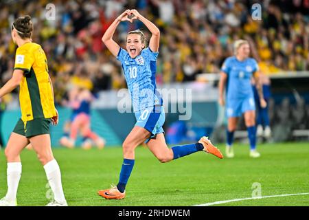 Sydney, NSW, Australien, Ella Toone (10 England) trifft beim Halbfinalspiel der FIFA Women's World Cup 2023 Australien gegen England im Stadium Australia (Accor Stadium), 16. August 2023, Sydney, Australien. (Keith McInnes/SPP) Kredit: SPP Sport Press Photo. Alamy Live News Stockfoto
