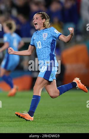 Sydney, Australien. 16. Aug. 2023. Ella Toone von England erzielt ein Tor und feiert das Halbfinalspiel der FIFA Women's World Cup 2023 zwischen Australia Women und England Women am 16. August 2023 im Stadium Australia, Sydney, Australien. Foto von Peter Dovgan. Nur redaktionelle Verwendung, Lizenz für kommerzielle Verwendung erforderlich. Keine Verwendung bei Wetten, Spielen oder Veröffentlichungen von Clubs/Ligen/Spielern. Kredit: UK Sports Pics Ltd/Alamy Live News Stockfoto