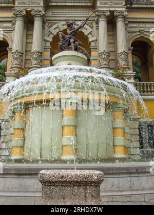 Der Neptun-Brunnen auf der Neptun-Terrasse auf dem Cerro Santa Lucia oder Santa Lucia Hill, einem öffentlichen Park in Santiago, Chile. Stockfoto