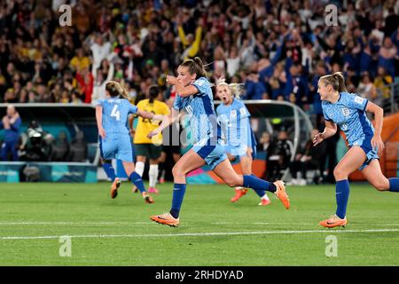 Sydney, Australien, 16. August 2023. Ella Toone aus England feiert ihr Tor beim Halbfinalspiel der Frauen-Weltmeisterschaft zwischen den Australia Matildas und England am 16. August 2023 im Stadium Australia in Sydney, Australien. Kredit: Damian Briggs/Speed Media/Alamy Live News Stockfoto