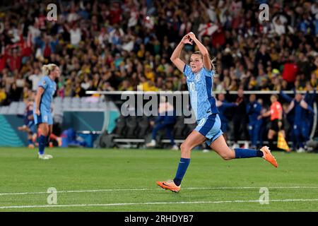 Sydney, Australien, 16. August 2023. Ella Toone aus England feiert ihr Tor beim Halbfinalspiel der Frauen-Weltmeisterschaft zwischen den Australia Matildas und England am 16. August 2023 im Stadium Australia in Sydney, Australien. Kredit: Damian Briggs/Speed Media/Alamy Live News Stockfoto