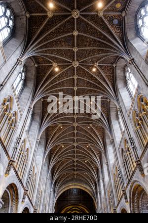 Das schiefe Dach der Kathedrale von Hereford. Die Kathedrale wurde 1079 neu erbaut und in den folgenden Jahrhunderten erneuert und erweitert. Stockfoto