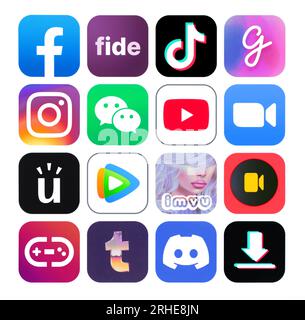 Kiew, Ukraine - 17. Januar 2023: Neue beliebte Symbole für mobile Apps, gedruckt auf Papier: Facebook, Fide, TikTok, Gemsouls und andere Stockfoto