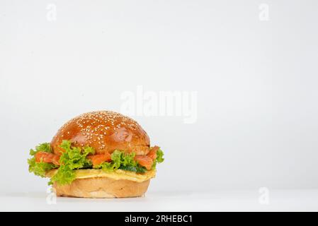 burger isoliert mit weißem Hintergrund Stockfoto
