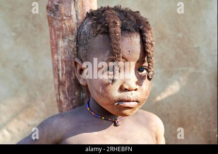 Namibia. Das Leben in einem Himba-Dorf. Region Kunene Stockfoto