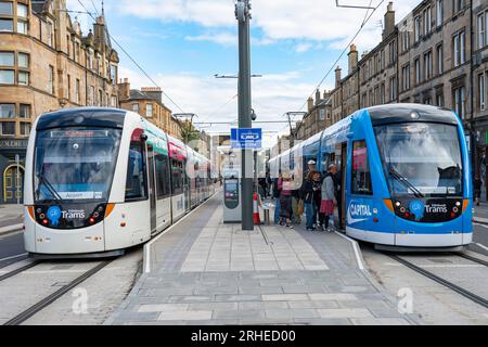 Straßenbahn von Edinburgh auf dem Leith Walk in Leith, Edinburgh, Schottland, Großbritannien Stockfoto