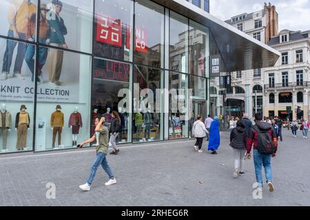 Brüssel, Belgien - 10. September 2022: Außenansicht des UNIQLO-Bekleidungseinzelhändlers Stockfoto