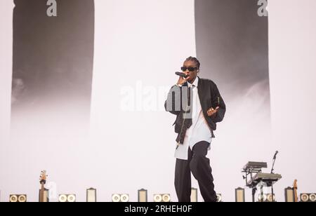 Der britische Rapper Little Simz tritt live auf der Hauptbühne von Boardmaster's 2023 in Newquay, Cornwall auf Stockfoto