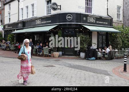 Bill's Restaurant ist ein sehr beliebtes Restaurant in Lewes und befindet sich in der Cliffe High Street. Stockfoto