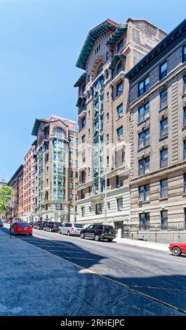 Das Columbia University Teachers College erwarb 1919 die von Emery Roth entworfenen Bancroft Apartments, die als Studentenwohnheim genutzt werden sollten. (509 W 121st St.) Stockfoto