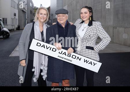 David Jason fotografierte am 7. November 2022 in den Pinewood Studios in England. Der Schauspieler wurde mit einer Straße gefeiert, die zu seinen Ehren benannt wurde. Stockfoto