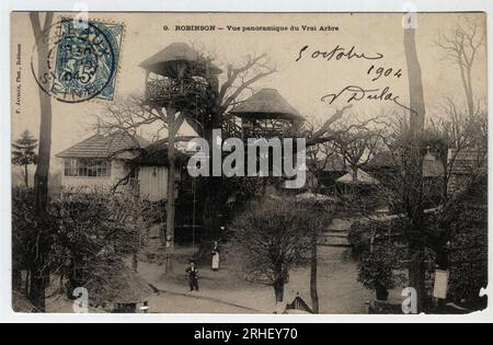 Ile de France, Hauts de seine (92), Le Plessis Robinson (Le Plessis-Robinson) : Vue panoramique du 'Vrai Arbre', une guinguette installee en haut d'un chataignier - Carte postale datee 1904 Stockfoto