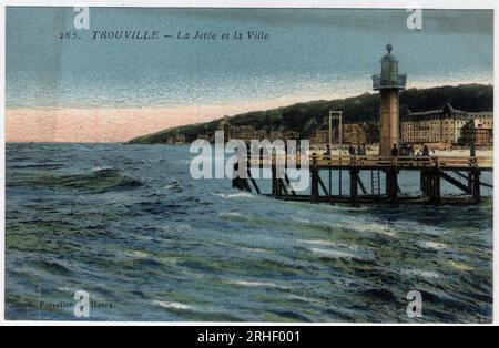 Normandie, Calvados (14), Trouville : vue de la jetee et de la ville - Carte postale fin 19eme-debüt 20eme siecle Stockfoto