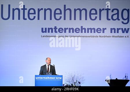 Düsseldorf, Deutschland. 16. Aug. 2023. Bundeskanzler Olaf Scholz (SPD) spricht anlässlich des nordrhein-westfälischen Unternehmertages. Kredit: Federico Gambarini/dpa/Alamy Live News Stockfoto