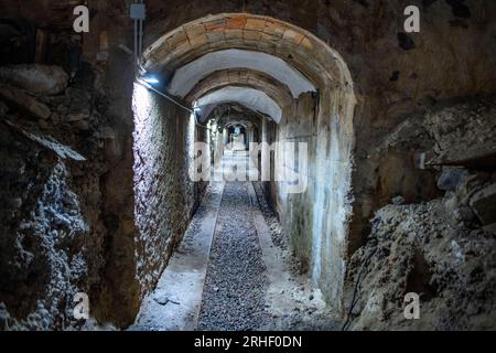 Museu de Ciment oder Asland ciment Museum, gefördert von Eusebi Güell und entworfen von Rafael Guastavino, Castellar de n´Hug, Berguedà, Katalonien, Spanien. Stockfoto