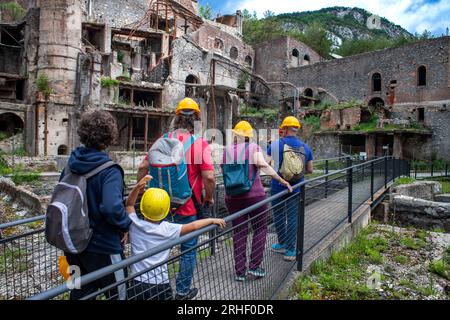 Museu de Ciment oder Asland ciment Museum, gefördert von Eusebi Güell und entworfen von Rafael Guastavino, Castellar de n´Hug, Berguedà, Katalonien, Spanien. Stockfoto