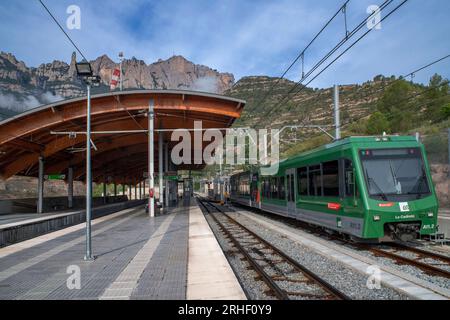 Monistrol Hauptbahnhof und Cremallera de Montserrat Zahnradbahn. Monistrol de Montserrat, Spanien Stockfoto