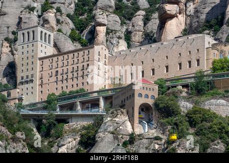 Sommertag in der Benediktinerabtei Santa Maria de Montserrat, Monistrol de Montserrat, Barcelona, Katalonien, Spanien Stockfoto