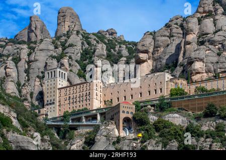 Sommertag in der Benediktinerabtei Santa Maria de Montserrat, Monistrol de Montserrat, Barcelona, Katalonien, Spanien Stockfoto