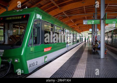 Monistrol Hauptbahnhof und Cremallera de Montserrat Zahnradbahn. Monistrol de Montserrat, Spanien Stockfoto