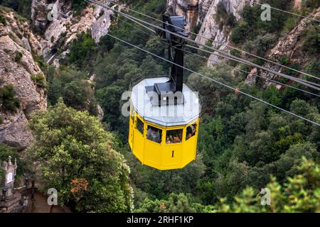 Die gelbe Hütte auf der Aeri de Montserrat, eine Seilbahn, die Besucher zum Kloster Santa Maria in Barcelona, Katalonien, Spanien bringt Stockfoto