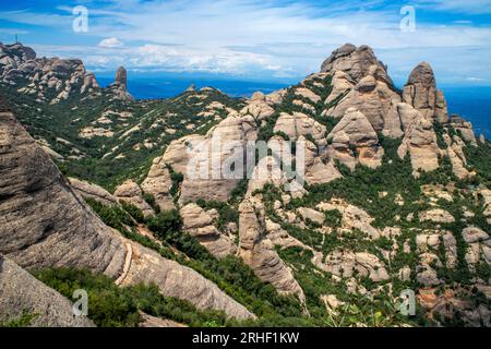 Sant-Joan-Kapelle, Kalksteintürme der Berge von Montserrat, Barcelona, Katalonien, Spanien Stockfoto