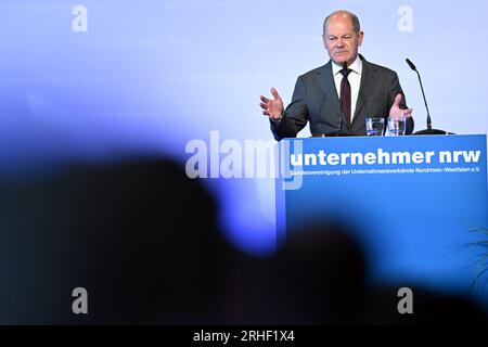 Düsseldorf, Deutschland. 16. Aug. 2023. Bundeskanzler Olaf Scholz (SPD) spricht anlässlich des nordrhein-westfälischen Unternehmertages. Kredit: Federico Gambarini/dpa/Alamy Live News Stockfoto