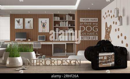 Architect Photographer Designer Desktop Konzept, Kamera auf Holzschreibtisch mit Bildschirm zeigt Innenarchitekturprojekt, haustierfreundliches Eckbüro, d Stockfoto