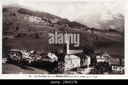 Rhone Alpes, Haute Savoie (74), La Clusaz : Vue de la ville et de la roche d'Etale - Carte postale 1931 Stockfoto